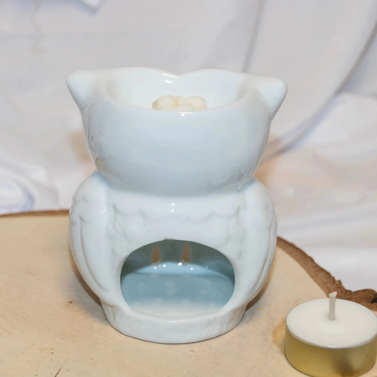 Diffuseur Hibou céramique blanc avec fondant parfumé allumé - L'Atelier Ginko